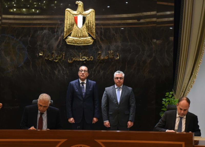 رئيس الوزراء يشهد توقيع عقد إنشاء مصنع إطارات باستثمارات مليار يورو بالمنطقة الاقتصادية لقناة السويس