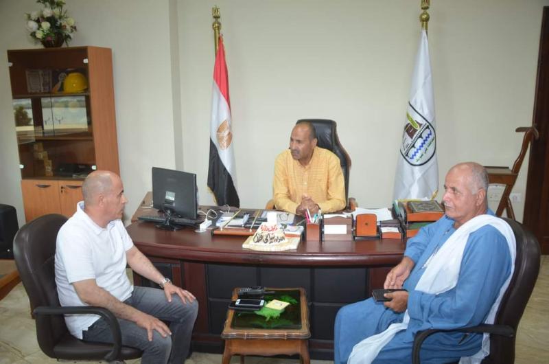 السكرتير العام المساعد ببنى سويف يلتقى عدداً من الصيادين