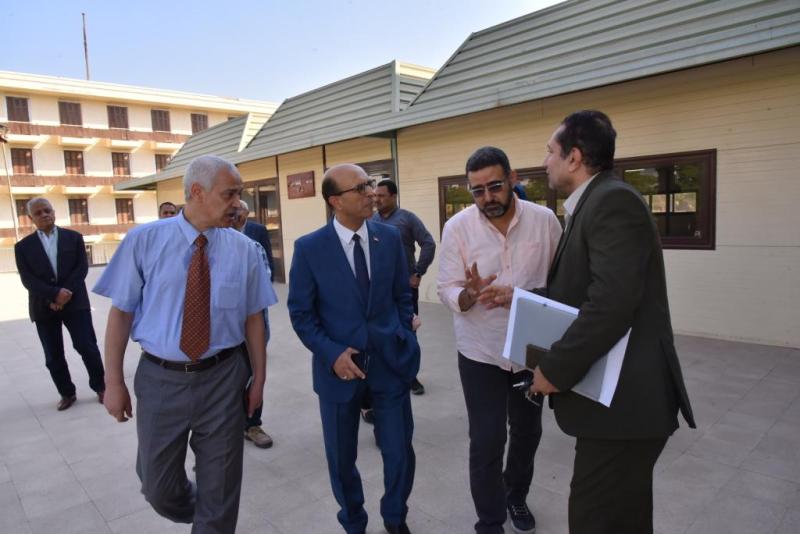 رئيس جامعة أسيوط اثناء التفقد