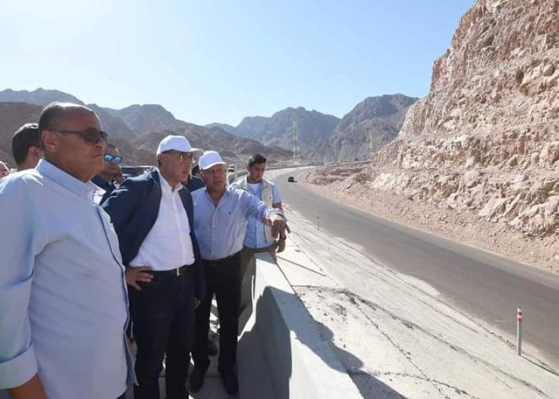وزير النقل يتابع أعمال التطوير