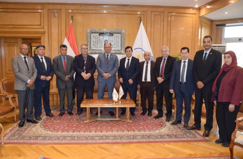 رئيس جامعة حلوان يستقبل وفد جامعتي الجفرة وإفريقيا بليبيا لبحث سبل التعاون المشترك