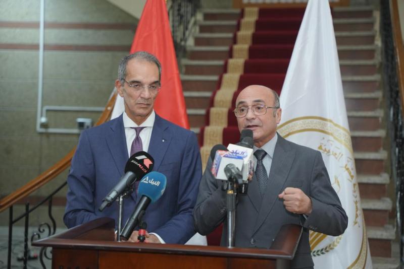 وزيرا العدل والاتصالات