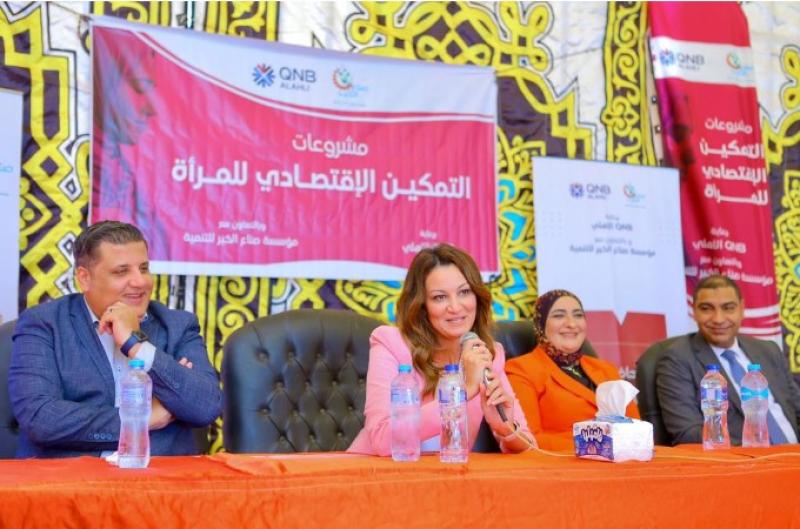 جانب من الدورات التدريبية والتثقيفية