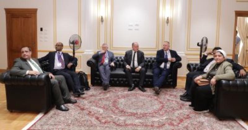 وفد من الجامعات البريطانية يزور جامعة القاهرة الدولية