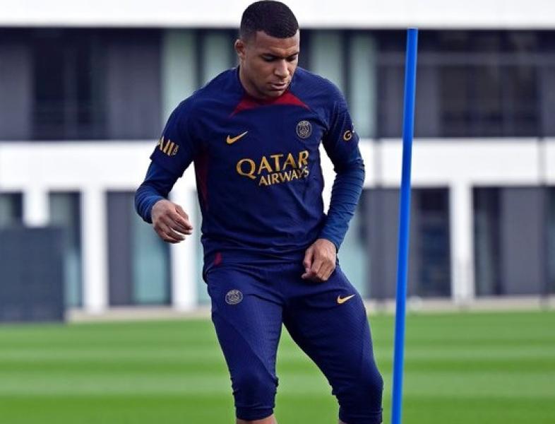 كيليان مبابي لاعب باريس سان جيرمان