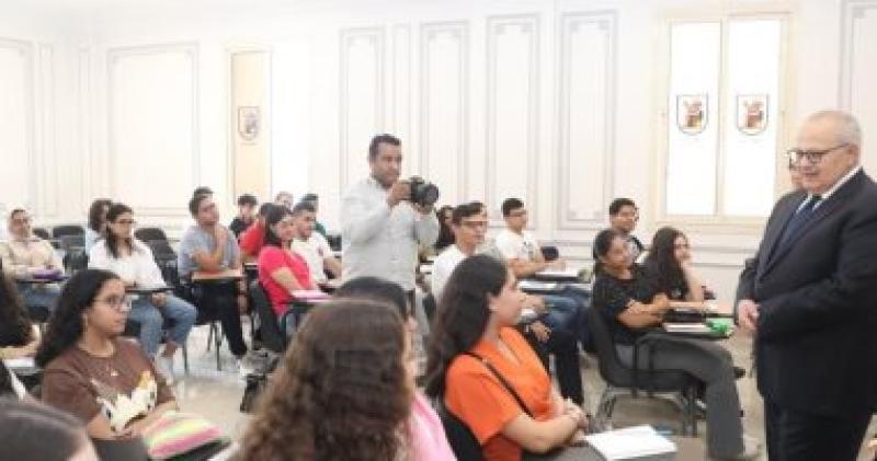 الدكتور الخشت يتفقد انتظام الدراسة بجامعة القاهرة الدولية