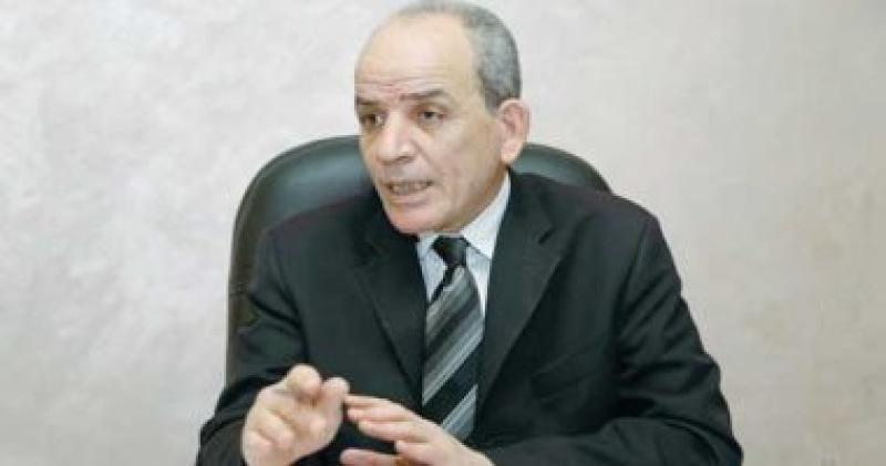 السيد عطا رئيس قطاع التعليم العالى والمشرف على أعمال مكتب التنسيق