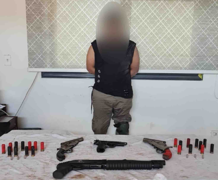 ضبط فني تكييفات بحوزته أسلحة نارية