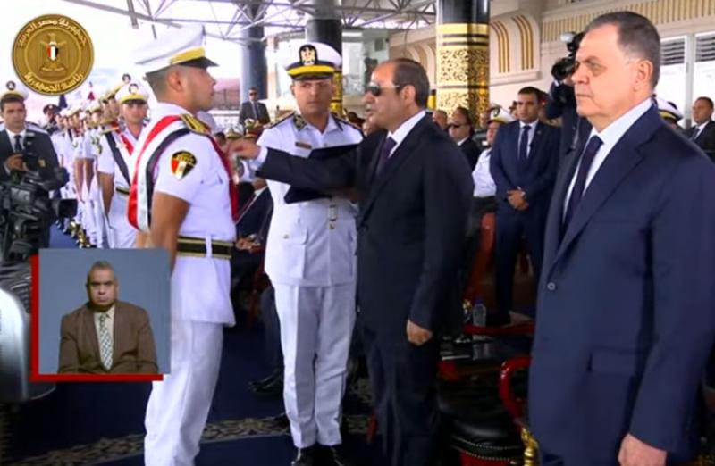 الرئيس السيسي يكرم أوائل الطلبة الخريجين من كلية الشرطة