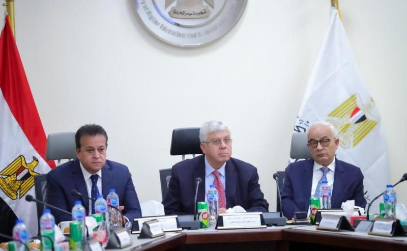 وزير التعليم العالي يرأس اجتماع مجلس أمناء بنك المعرفة المصري بمشاركة وزيري الصحة والتربية والتعليم