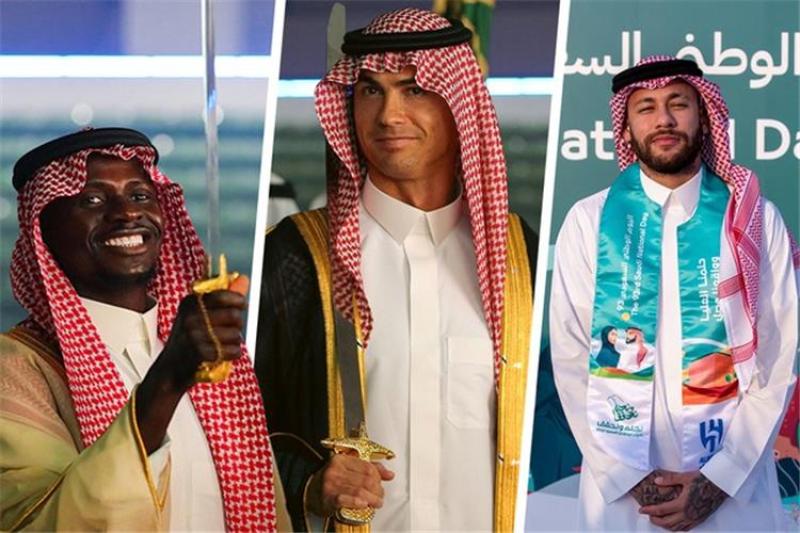 نيمار ورونالدو وساديو ماني بالزي الخليجي