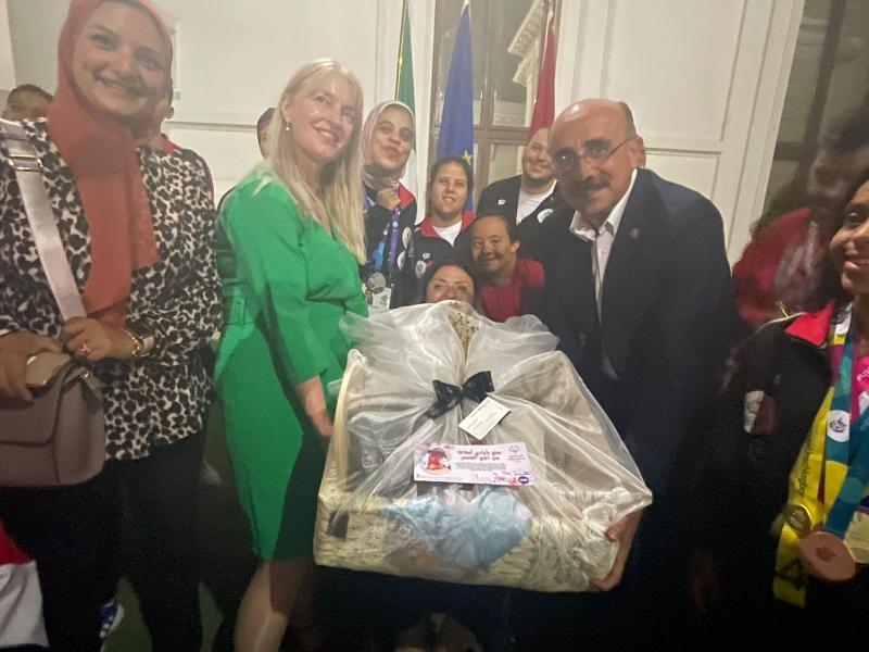 سفيرة ايرلندا مع ابطال الاولمبياد الخاص المصري