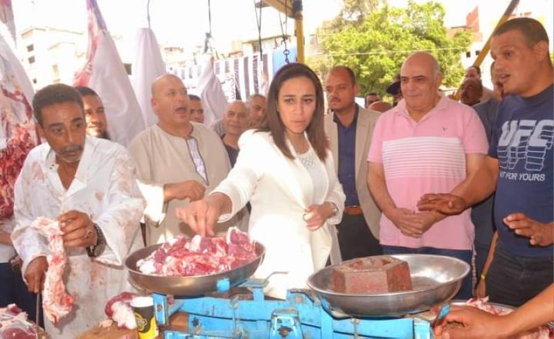 الدكتورة / نهال بلبع - نائب محافظ البحيرة في معرض للسلع الغذائية بمدينة دمنهور،