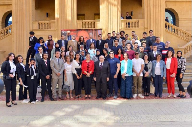الدكتور مصطفى الفقى يتوسط قيادات جامعة المستقبل والضيوف