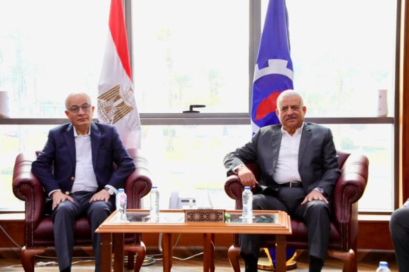 وزير التربية والتعليم يصل إلى محافظة السويس