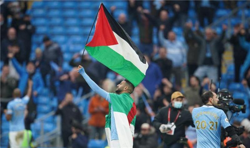 رياض محرز يدعم فلسطين