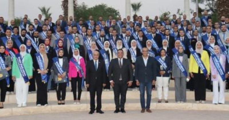 القيادات الشابة من الجامعات والمعاهد