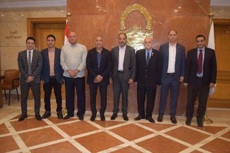 وفد ليبي يزور غرفة القاهرة