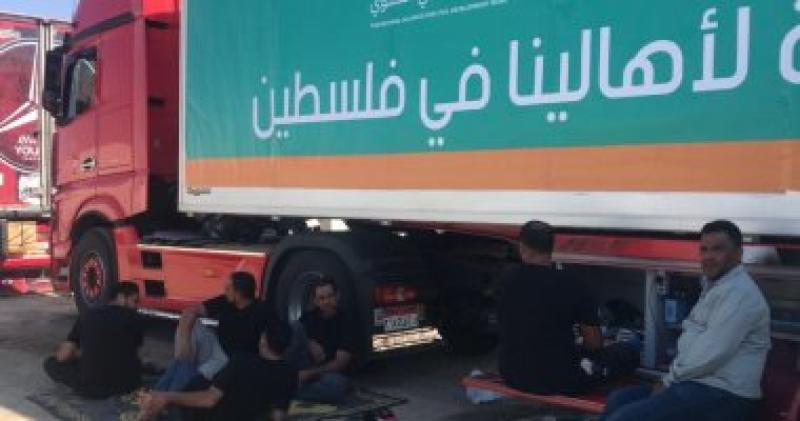 الشاحنات بمعبر رفح