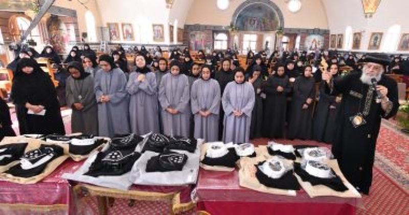 رهبنة 16 راهبة لـ 4 أديرة بيد البابا تواضروس الثانى