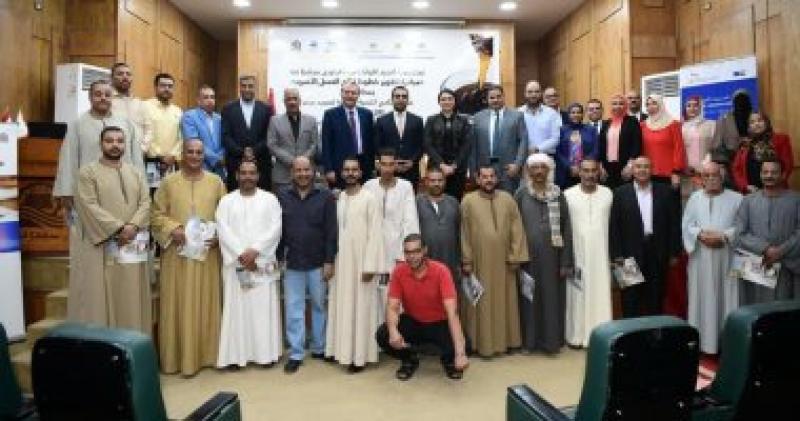 تسليم خطابات تطوير 22 عصارة عسل أسود بنجع حمادى