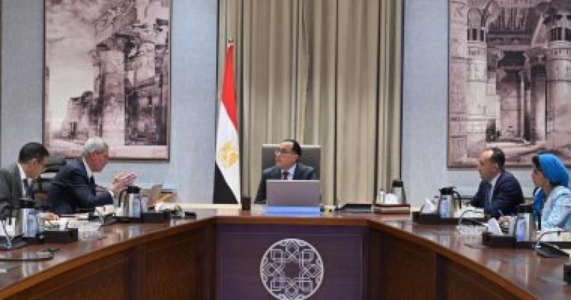 خلال الاجتماع