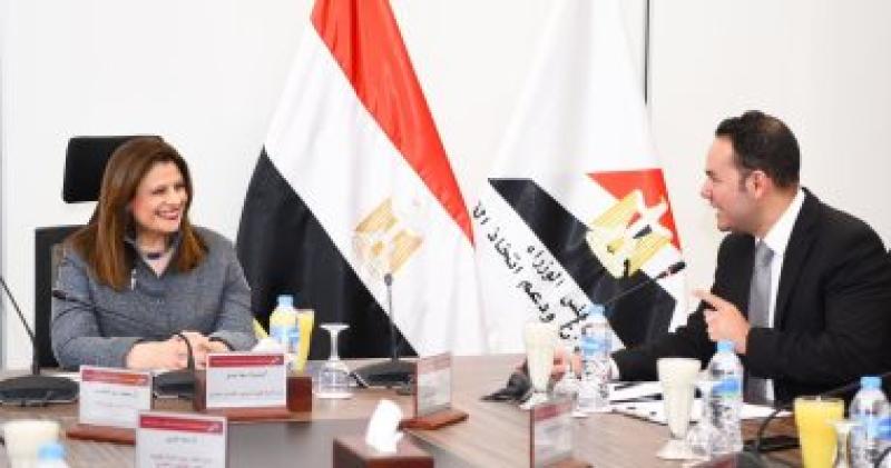 خلال الاجتماع