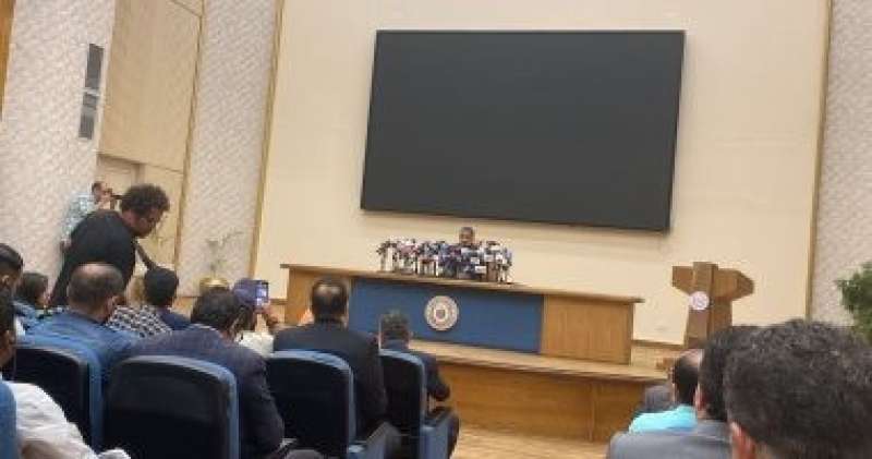 خلال المؤتمر 