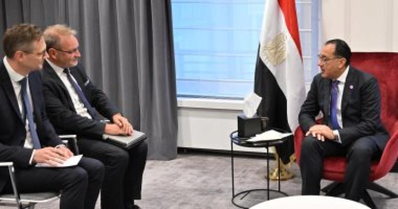خلال الاجتماع