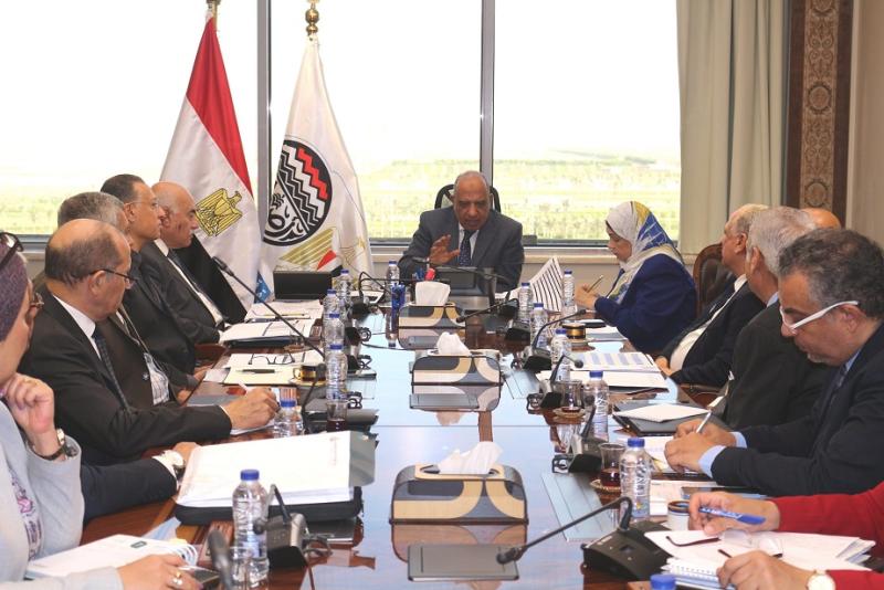 وزير قطاع الاعمال 