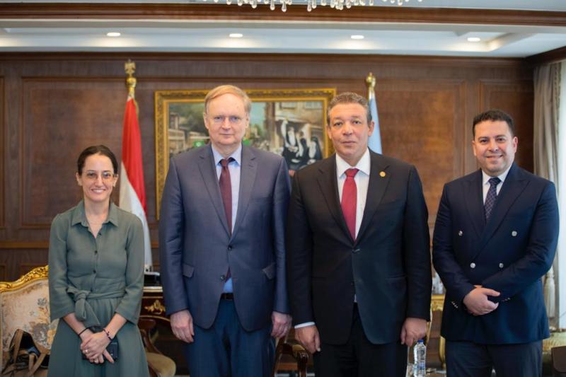 غادة شلبي خلال لقائها مع سفير دولة سنغافورة بالقاهرة