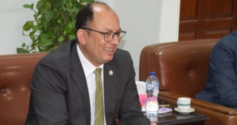 الدكتور السيد قنديل رئيس جامعة حلوان