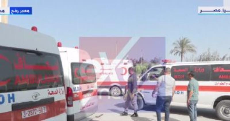 إسعاف يحمل مصابى غزة