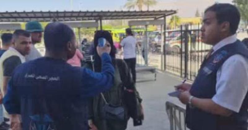 وصول حافلة تحمل بعض حاملى الجنسيات المزدوجة