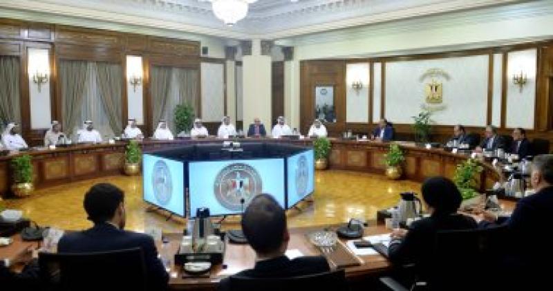 رئيس الوزراء يلتقي وزير الاستثمار الإماراتي وعددا من المسئولين والمستثمرين الإماراتيين