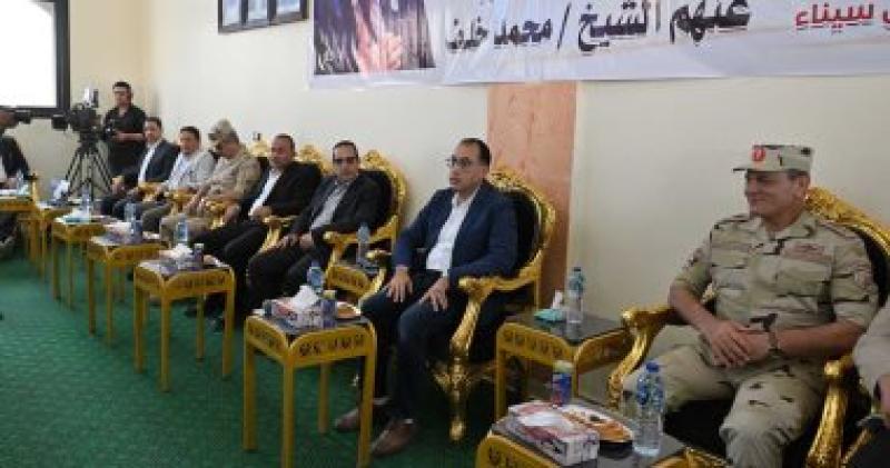 رئيس الوزراء يلتقي شيوخ وأهالي قرية الجورة