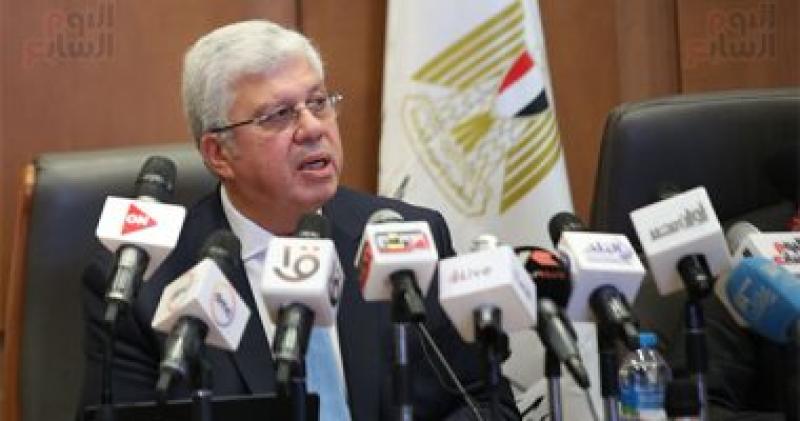 الدكتور أيمن عاشور وزير التعليم العالي والبحث العلمي