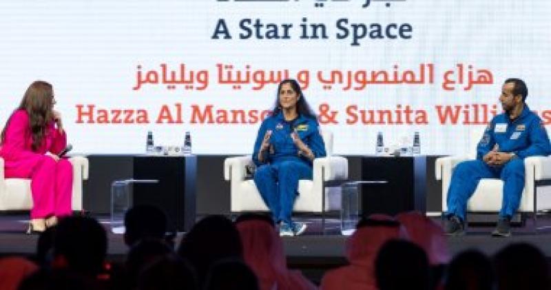  هزاع المنصوري سونيتا ويليامز بمعرض الشارقة للكتاب