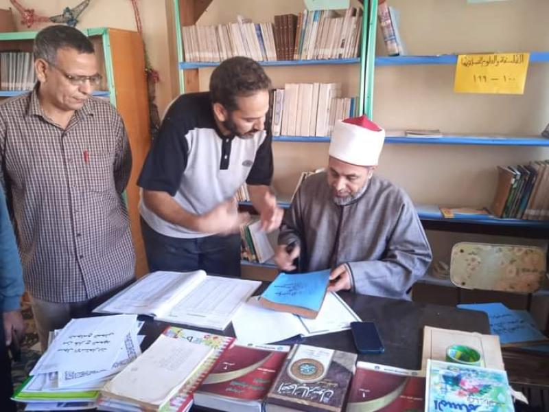 رئيس المنطقة الازهرية يفاجى معهد ديرب نجم الاعدادى الثانوى 