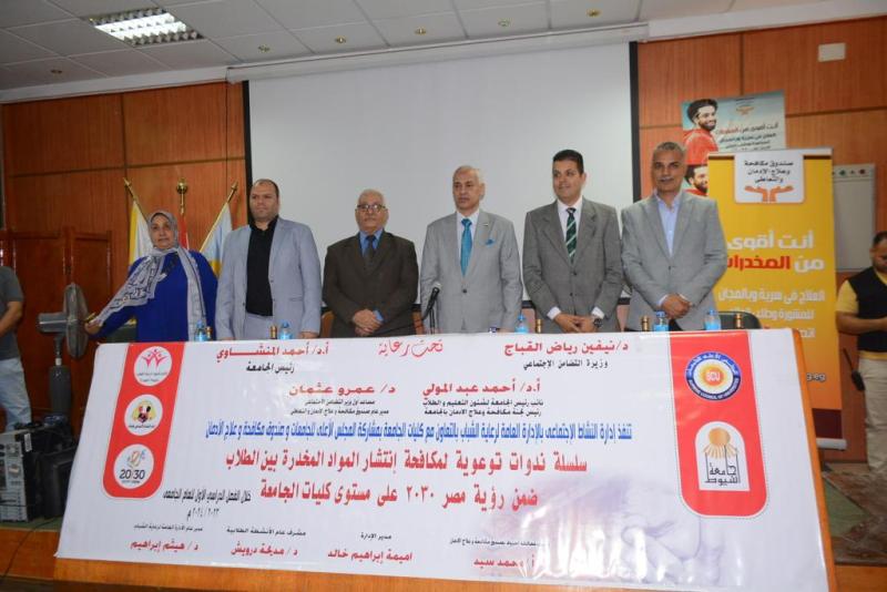 جانب من الندوة 