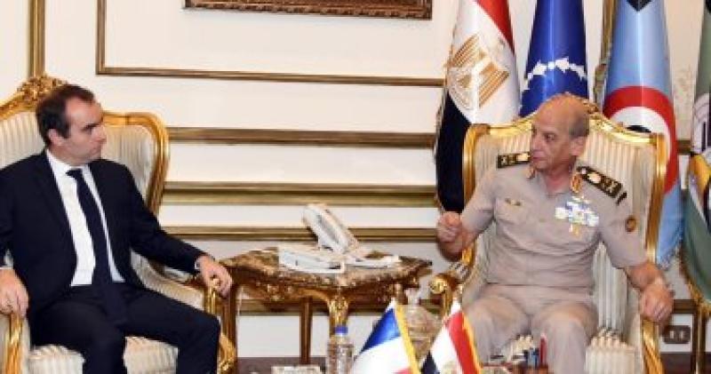 الفريق أول محمد زكى يلتقى وزير الدفاع الفرنسى لبحث العلاقات الثنائية بين البلدين