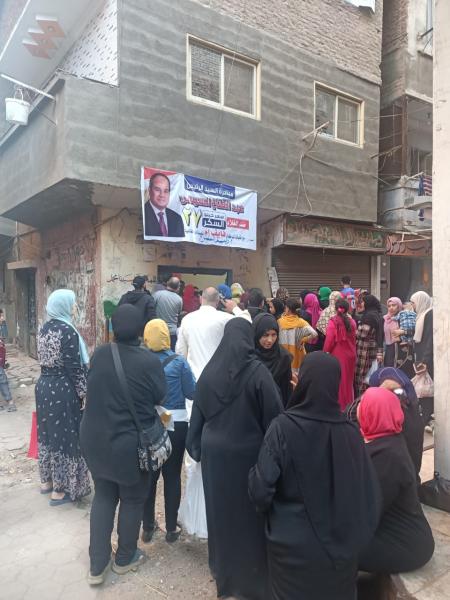 إقبالا كبيرا علي منافذ مبادرة خفض الأسعار 