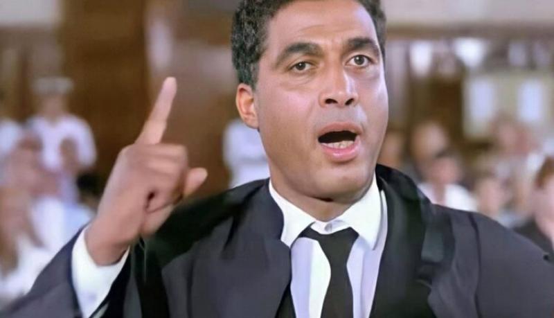 الفنان أحمد ذكى