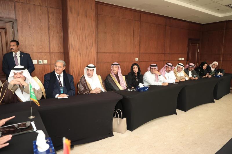 وزير السياحة مع الوفد السعودي 