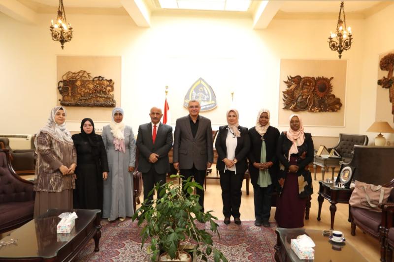 الوفد الافرواسيوي مع رئيس الجامعة 