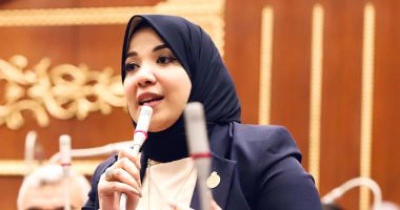 دينا هلالى