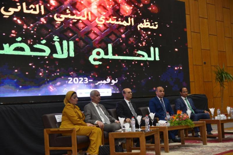 جانب من الندوة 