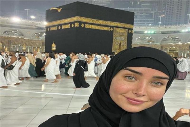 هنا الزاهد 