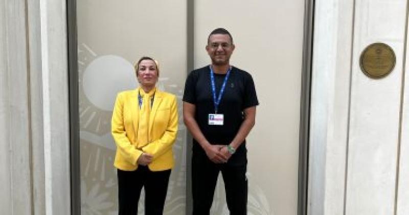 وزيرة البيئة تستقبل المغامر المصري على عبده