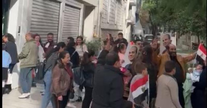 المصريون فى اليونان أمام المقر الانتخابى